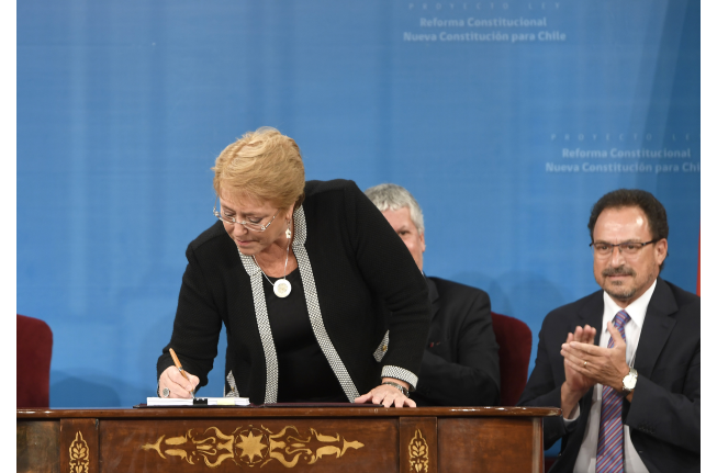 Bachelet Firma Proyecto Que Establece Una Nueva Constituci N Infogate