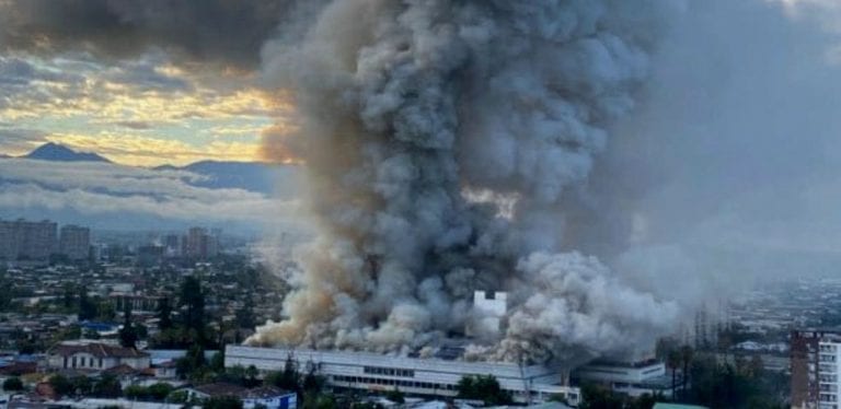 ACTUALIZADO // Se incendia Hospital San Borja Arriarán y evacúan a pacientes