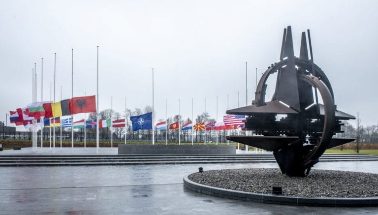 Conmemoración de las víctimas del Holocausto en la sede de la OTAN
