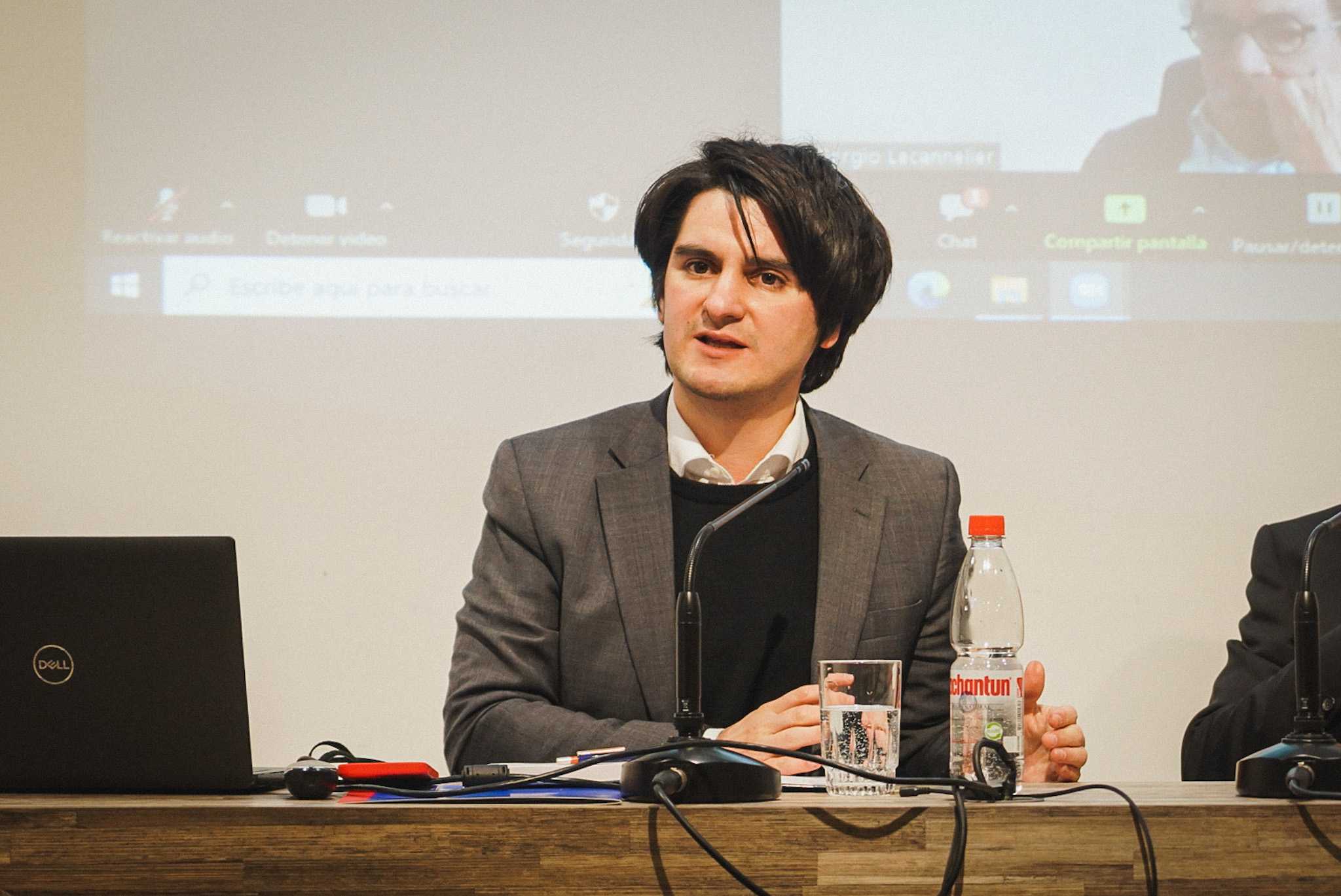 2ed2142b28cbe44cc8d118e985b20ea8e