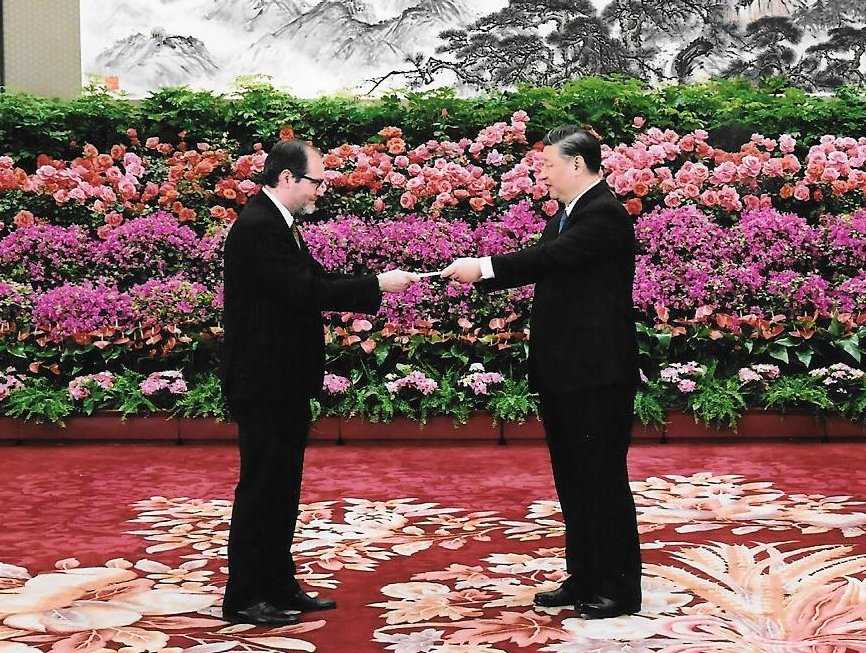 embajador de chileentregacartas credenciales a Xi2023