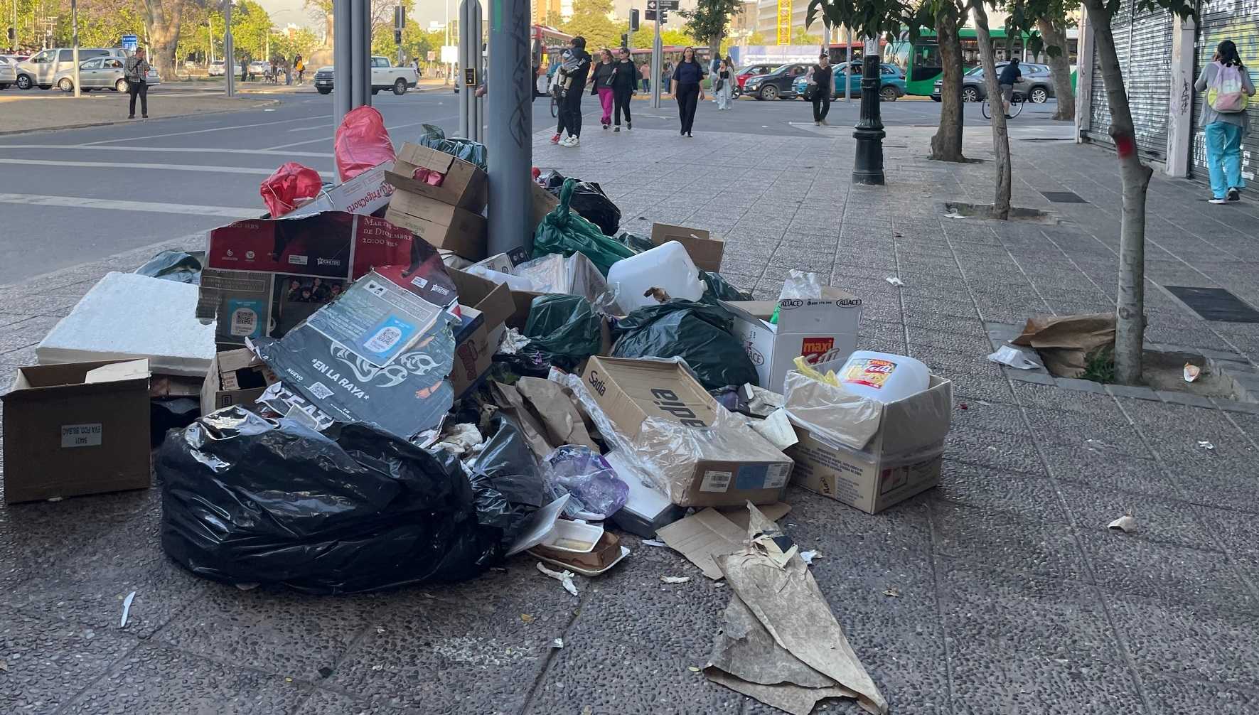 BASURAPLAZAITALIA17NOV23