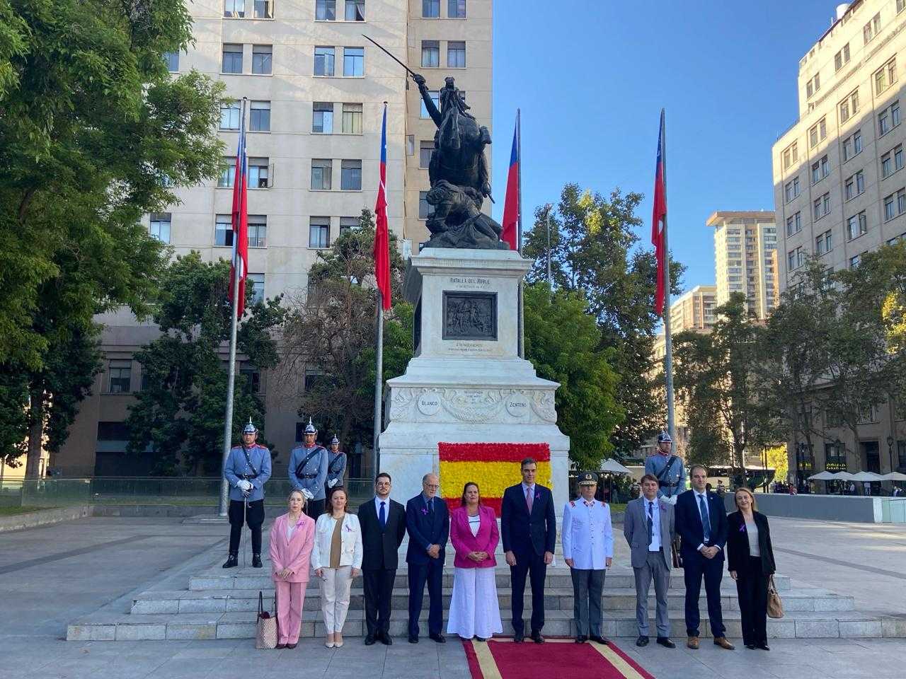 Ofrenda floral Pedro Sánchez monumento a O'Higgins 08-03-2024