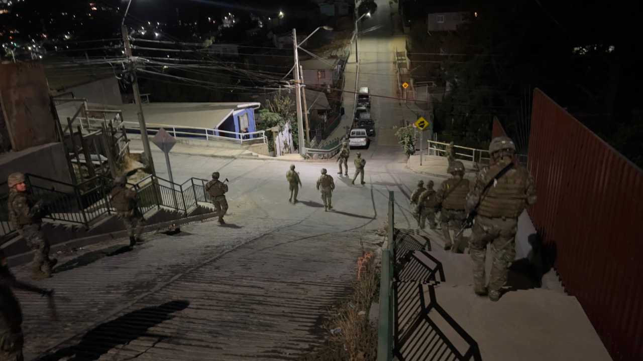 soldados-patrullando-valparaíso