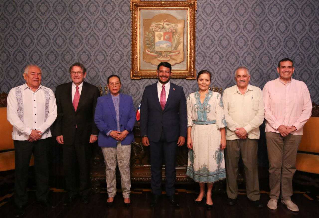 Foto encuentro vicecanciller venezolano y embajadores