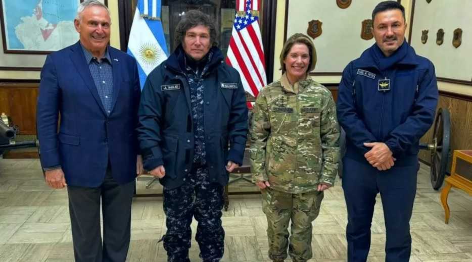 Javier MIlei y jefa del Comando Sur EEUU general Richardson Foto Presidencia Argentina