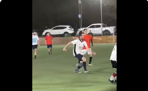 Nicolás Grau jugando futbolito