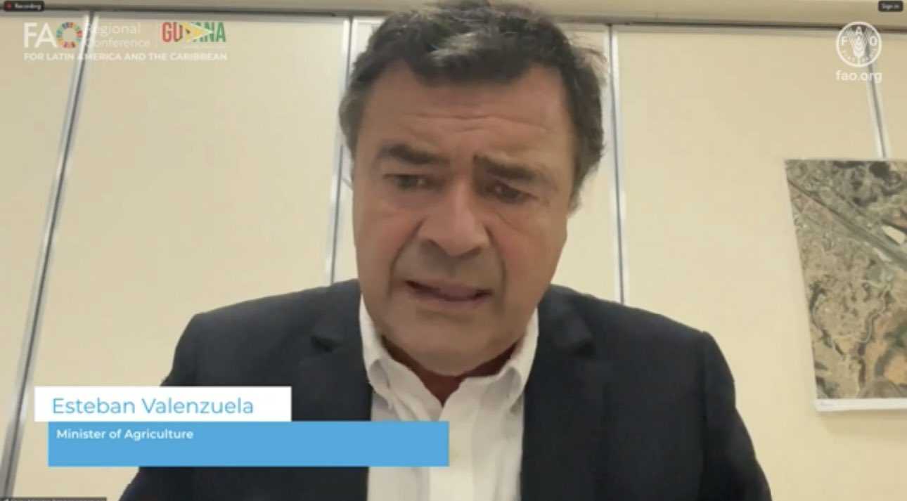 ministro de Agricultura Esteban Valenzuela