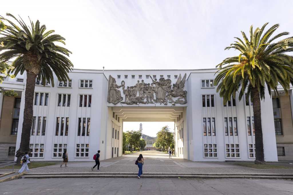 Arco-medicina-campus-Udec-2-1024x683
