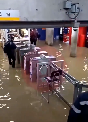 Estación Villa Alemana inundada