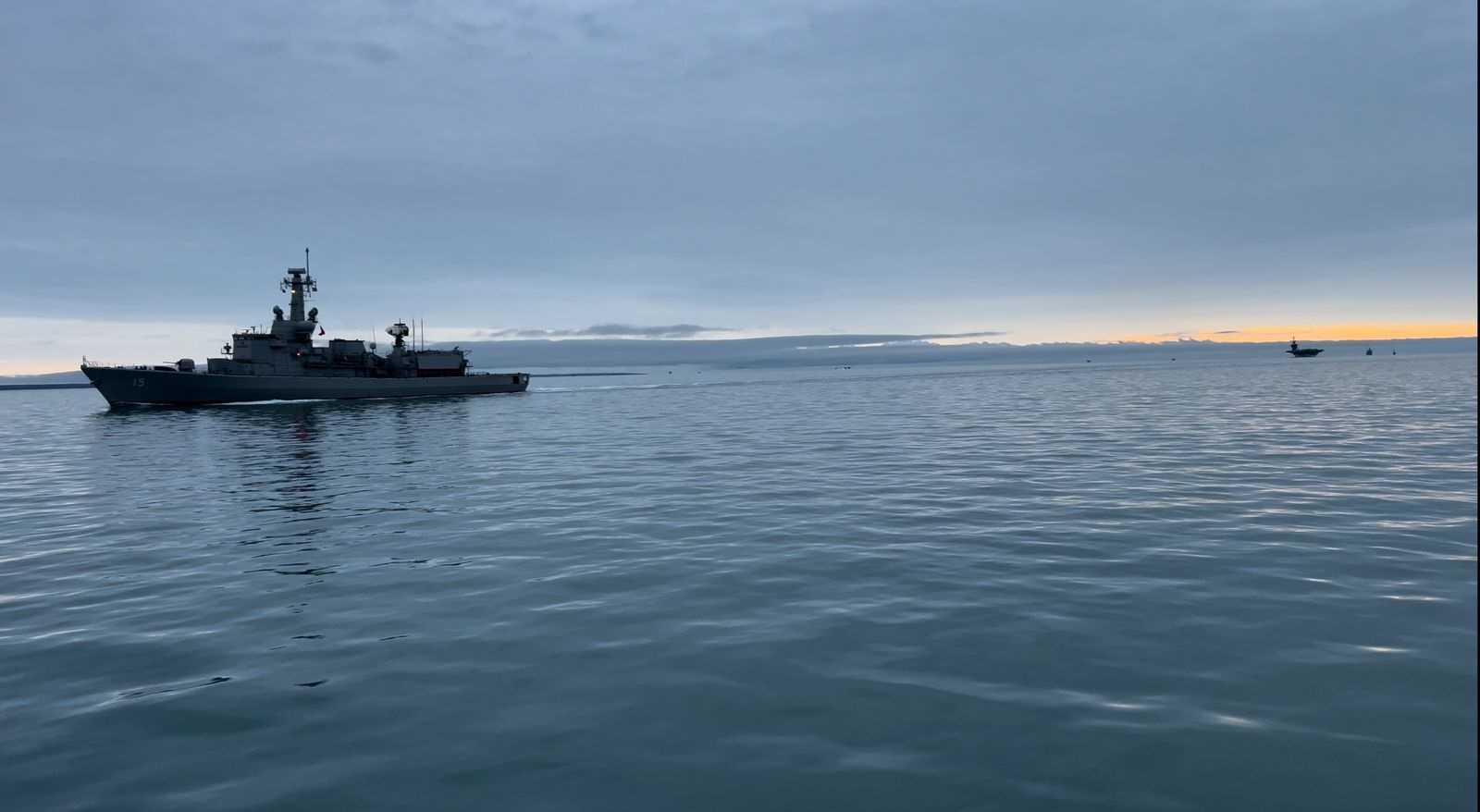 Fragata Blanco y USS George Washington Estrecho de Magallanes 04-06-2024