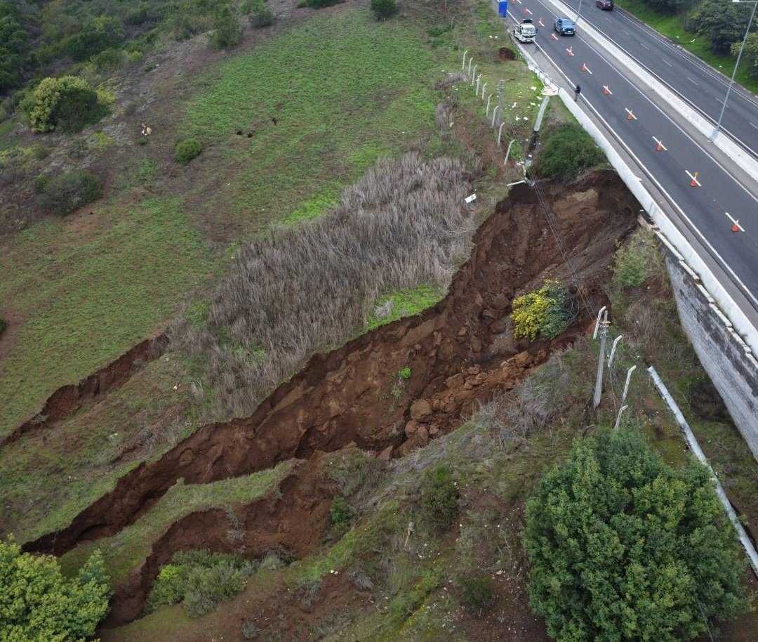 Socavón en Concón (Red de Emergencia)