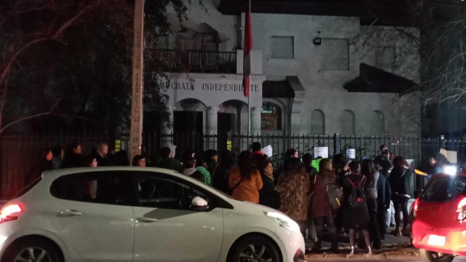 Manifestación sede de la UDI (Piensa Prensa)