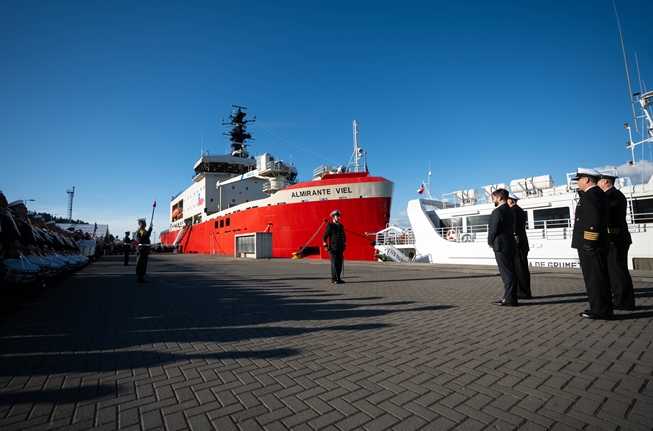 Presidente Gabriel Boric en ceremonia de entrega del rompehielos Almirante Viel
