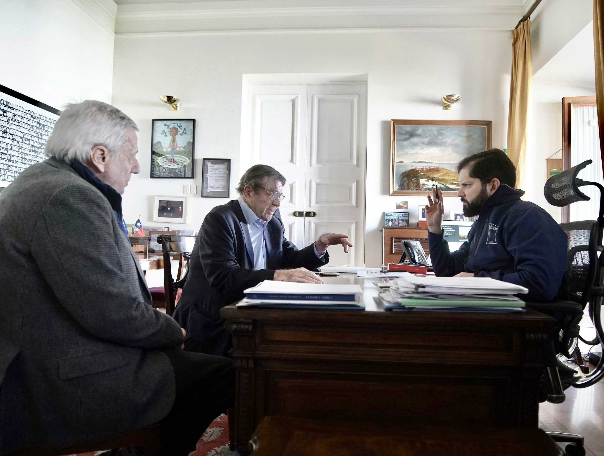 Presidente Gabriel Boric y embajador Jaime Gazmuri