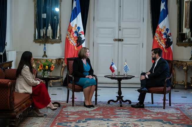 4 Embajadora de Uruguay