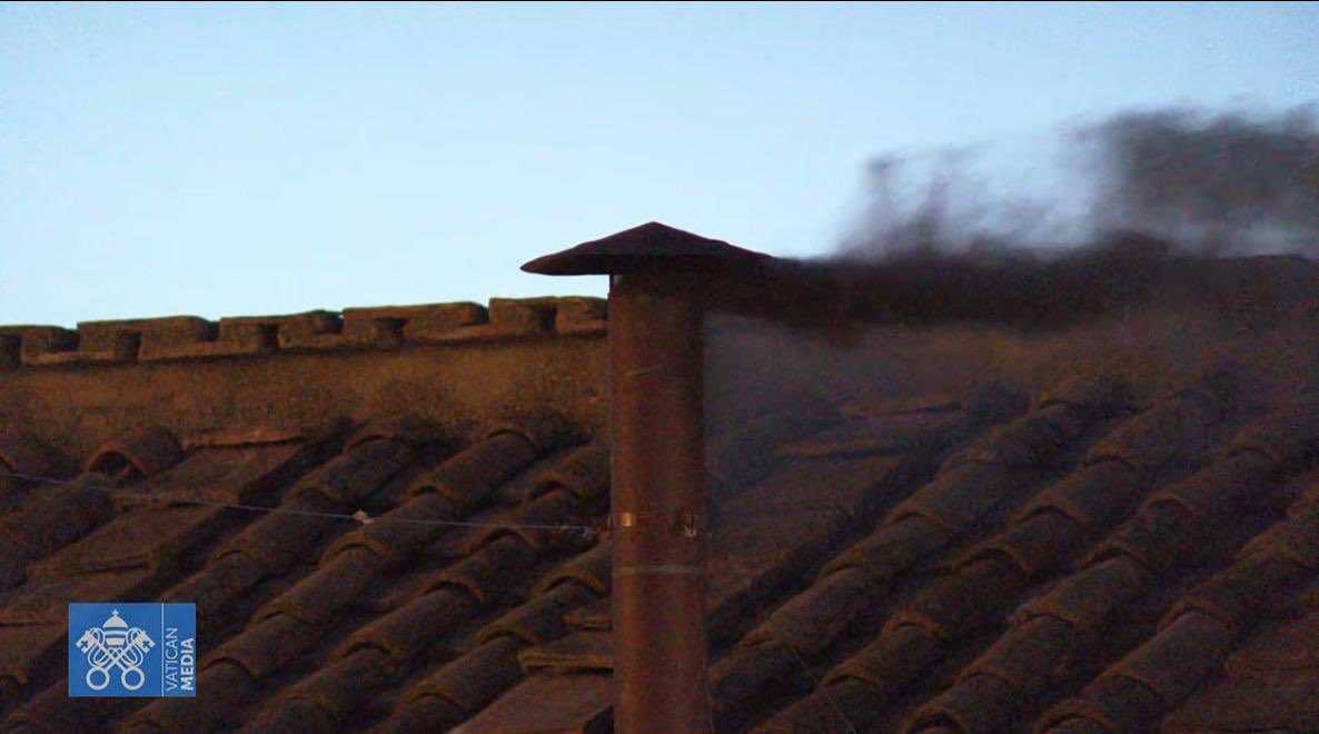 Primera fumata negra