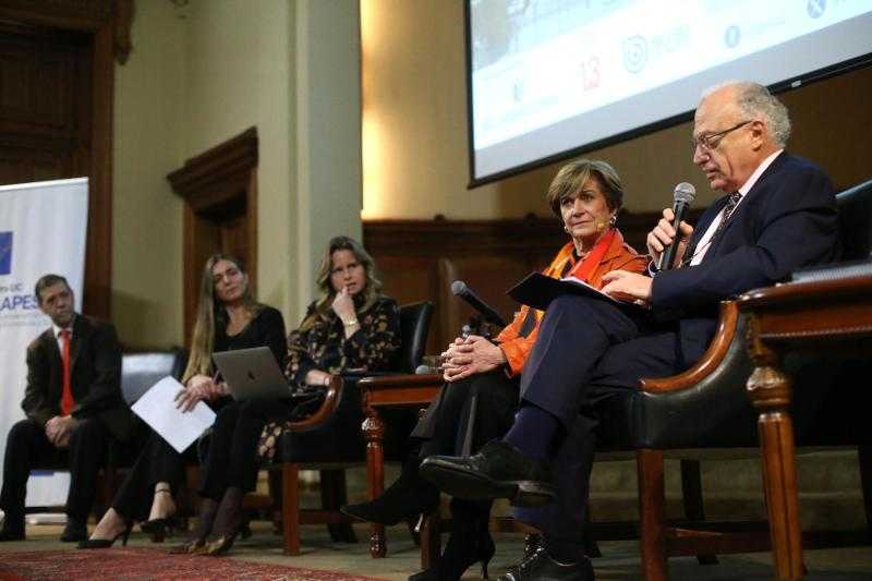 Evelyn Matthei Foro Clapes UC 24-06-2025