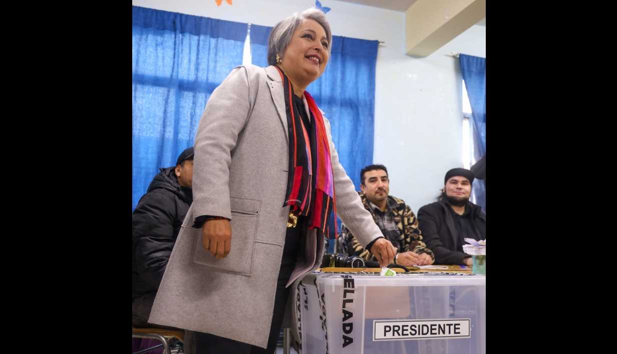 Jeannette Jara votando en primarias 29-06-2025