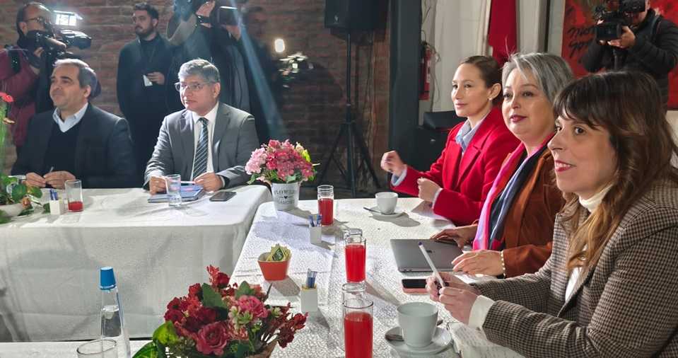 Reunión Jeannette Jara y partidos oficialistas 17-07-2025