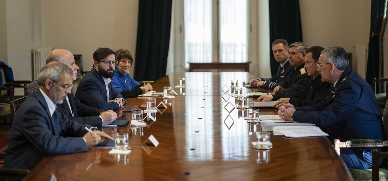 Reunión Pdte Gabriel Boirc y Comandantes en Jefe FFAA La Moneda 08-07-2025