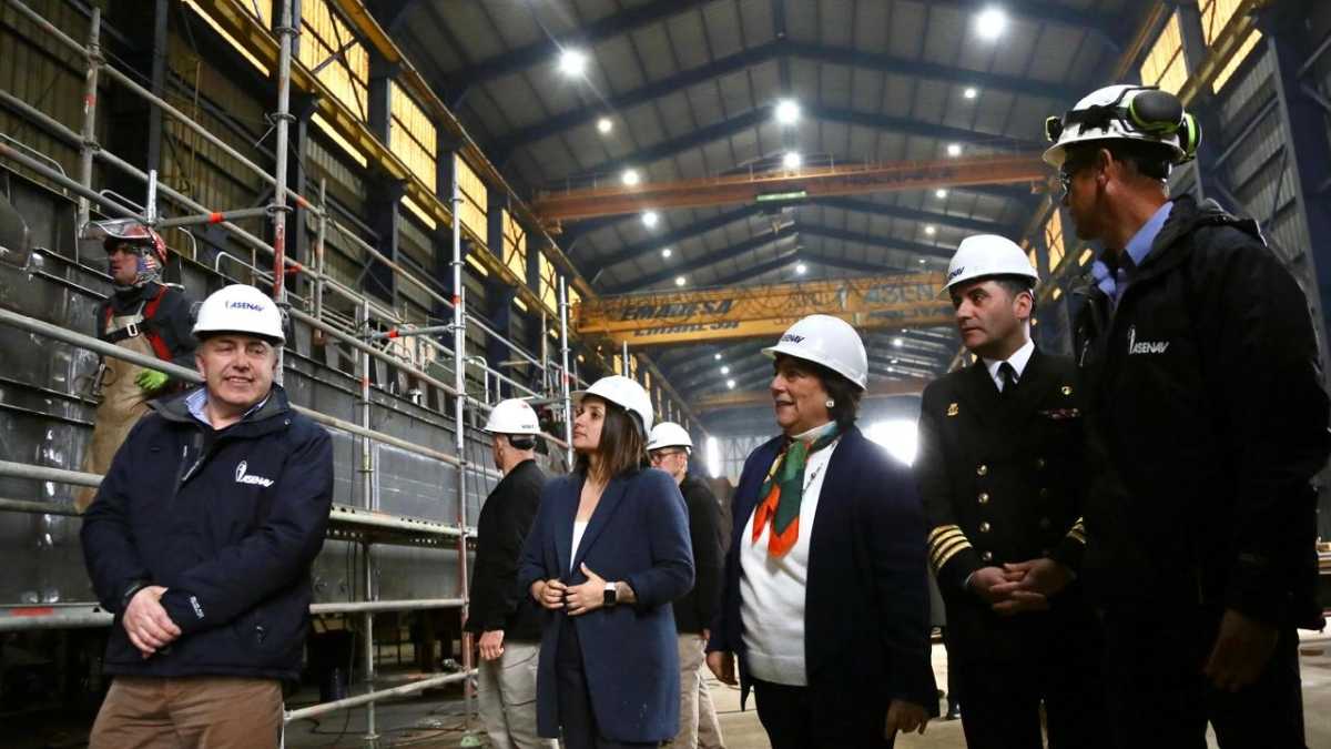Visita ministra de Defensa Adriana Delpiano a ASENAV Valdivia 28-08-2025