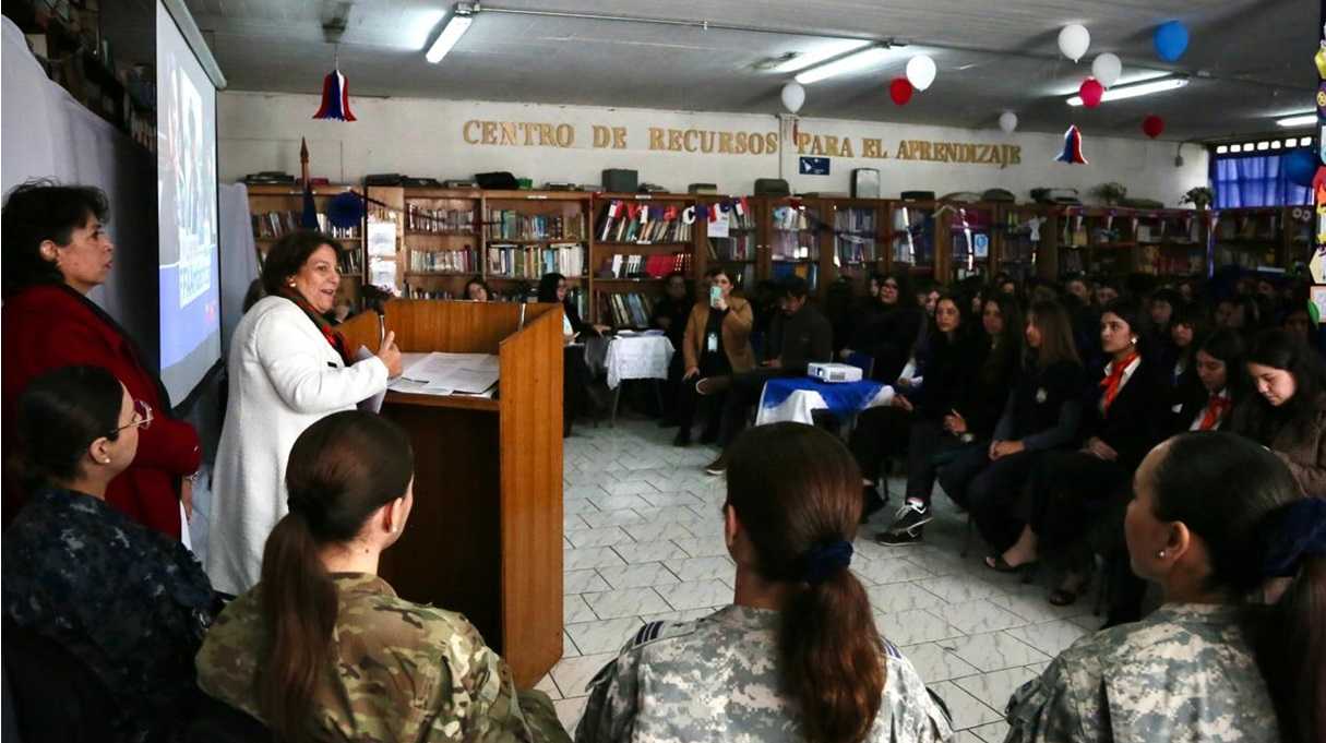 Ministra Adriana Delpiano programa Mujeres FFAAntasticas San Miguel 26-09-2025