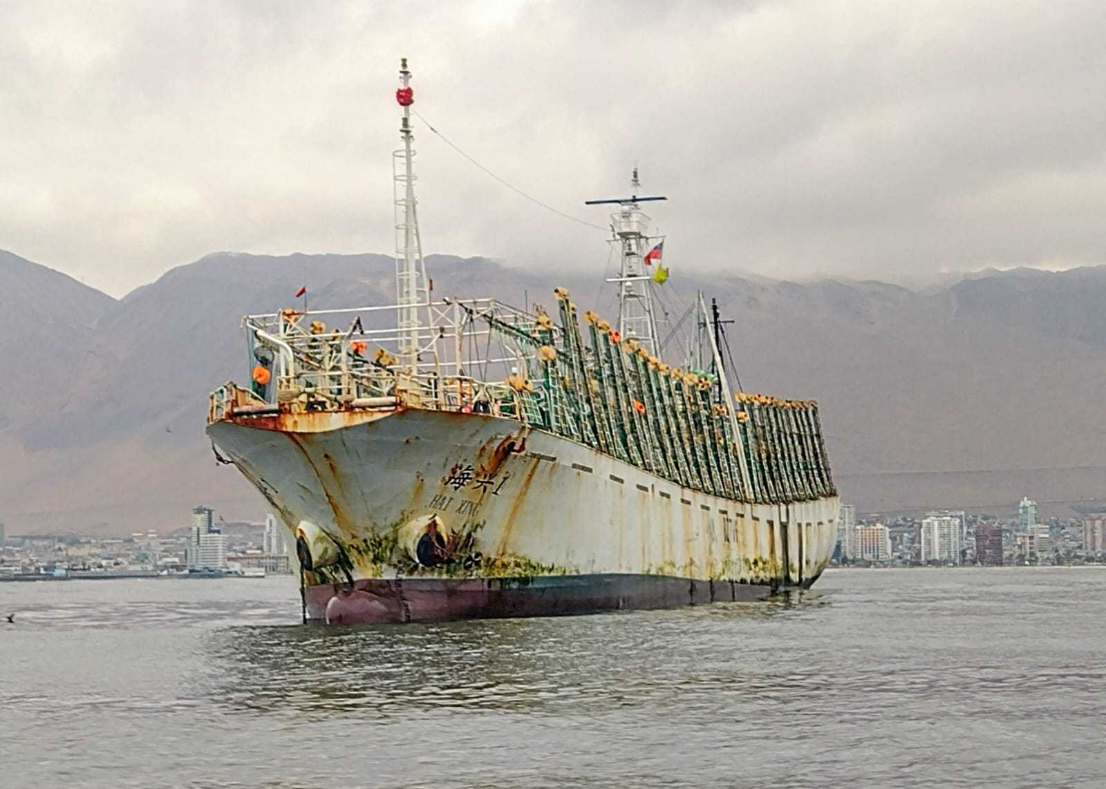 Pesquero chino a la gira en Iquique