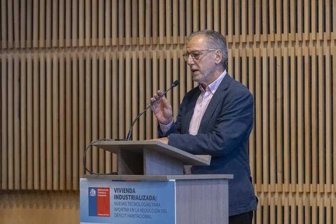 Biministro Álvaro García