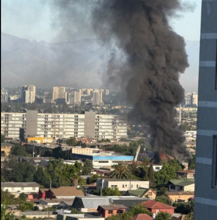 Opera Captura de pantalla_2025-11-22_085131_x.com