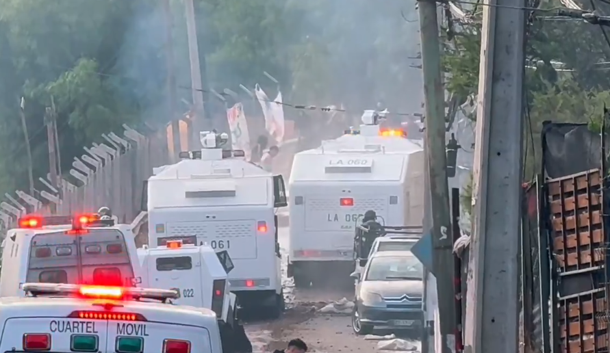 Opera Captura de pantalla_2025-12-02_085735_x.com