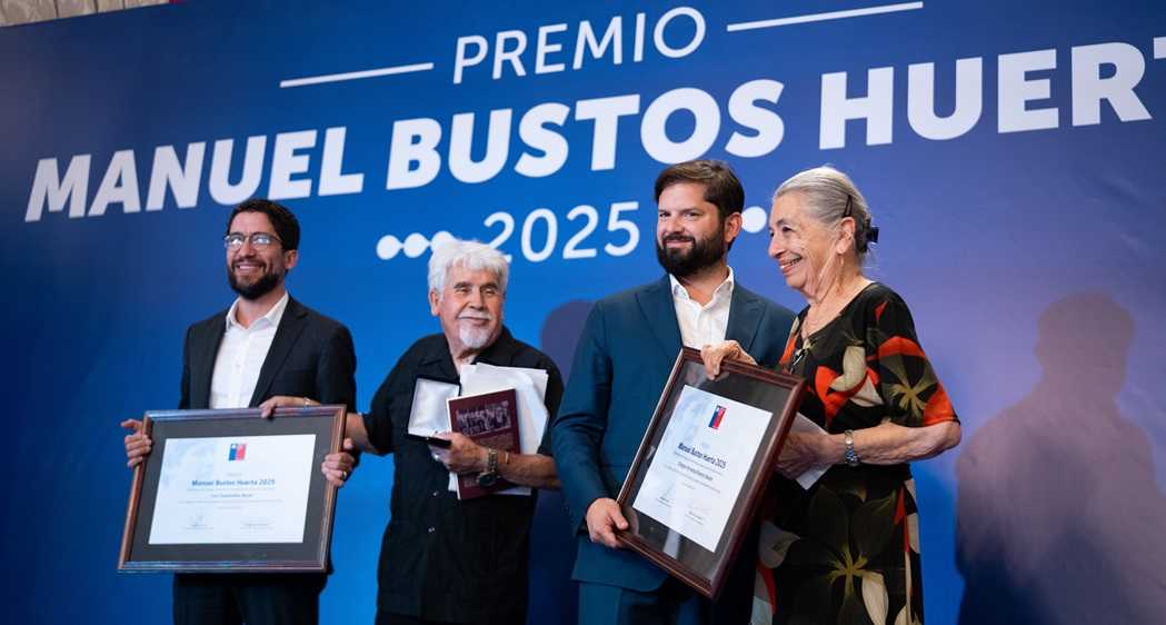 Pdte Gabriel Boric Premios Manuel Bustos 2025 La Moneda 23-12-2025