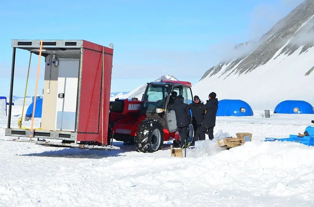 Instalación módulos Base Glacial Unión FACh 2025-2026