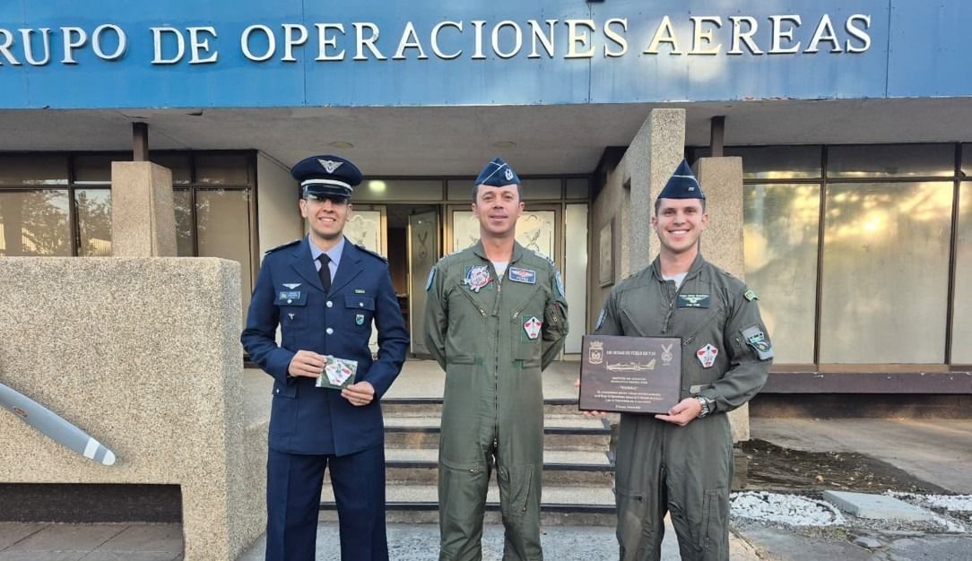 Oficial FAB Escuela de Aviación
