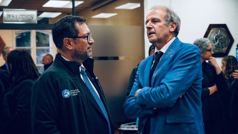 Canciller Francisco Pérez Mackenna y Director del INACh Gino Casassa