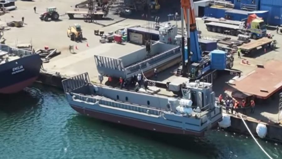 Segunda barcaza proyecto Escotillón IV en Valdivia