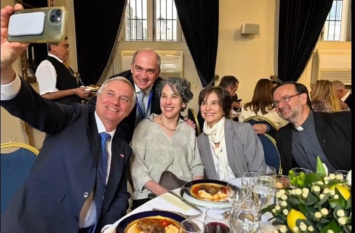 Un 46,5% considera grave el almuerzo con sus compañeros del Pdte Kast en La Moneda