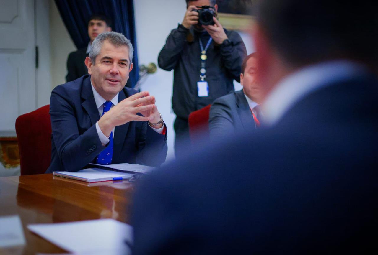 Jouannet pide expulsión de estudiantes que agredieron a ministra Lincolao