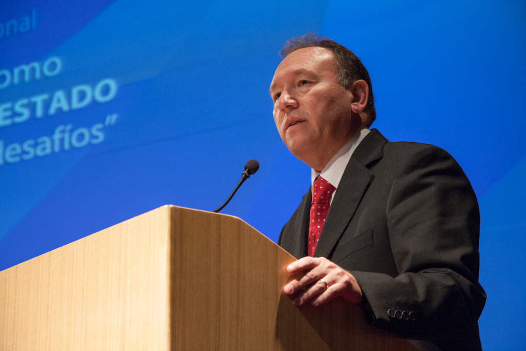 Gobierno aclara gratuidad universitaria para mayores de 30 años y avisa que “no va”