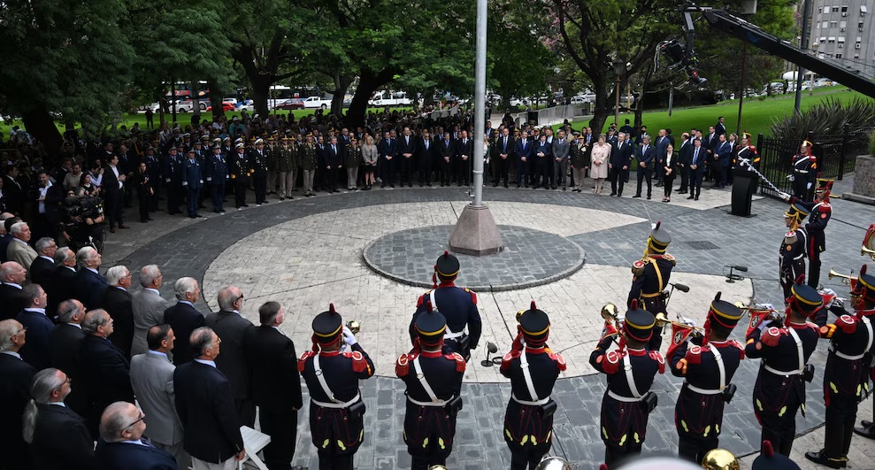 Milei reitera reclamo argentino sobre las Falkland a 44 años del inicio de la guerra, en un "acto express"