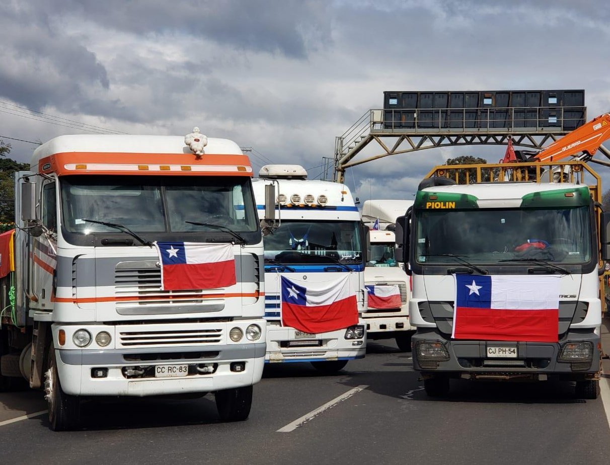 Camioneros del norte anuncian movilizaciones por alza de combustibles