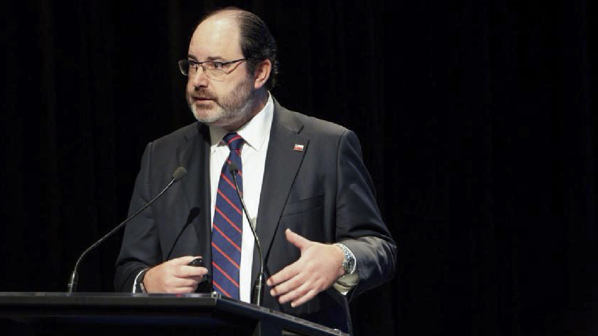 Ministro Rau advierte en seminario de Duoc UC: “No podemos generar empleo por decreto”