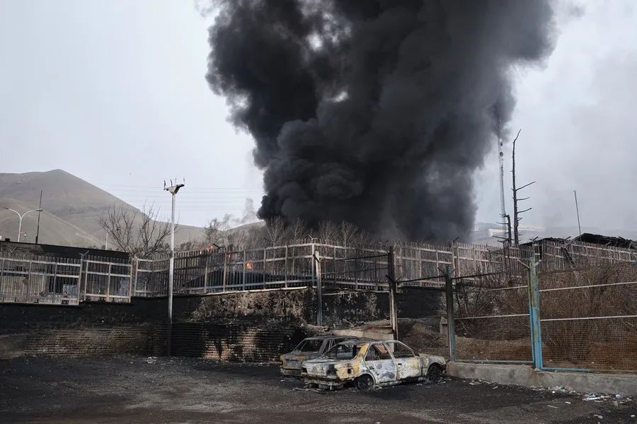 Irán denuncia ataques contra una de sus refinerías tras entrar en vigor el alto el fuego