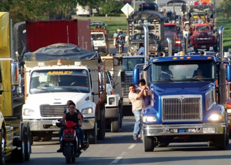 Camioneros advierten al Gobierno de movilizaciones si sube nuevamente el diésel