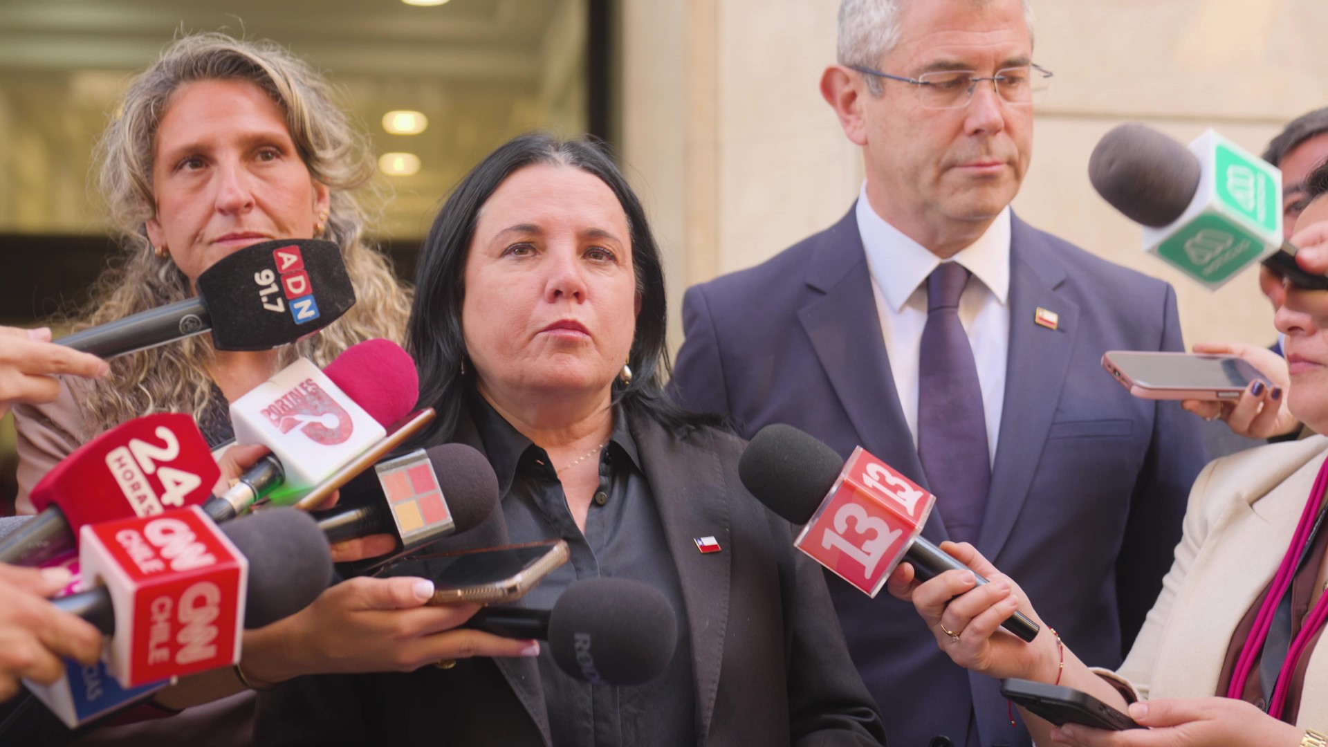 Steinert se querellará contra senador Núñez por injurias y descarta vínculo con sociedad de exmarido que defendió a narcos