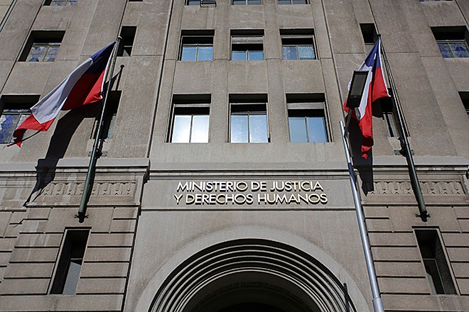 Ofician a Justicia por eventuales instrucciones para que abogados no se opongan a beneficios a condenados de DDHH