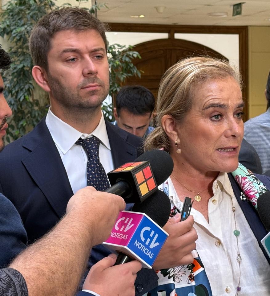 UDI levanta la voz por reunión del Gobierno con el PC y el FA: “Son irrelevantes”