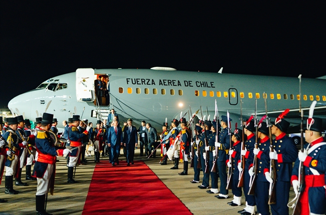 Pdte. Kast llega a Argentina y este lunes se reúne en privado con Milei