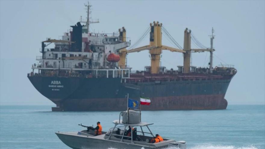 Irán abre el Estrecho de Ormuz y el precio del petróleo baja 9%