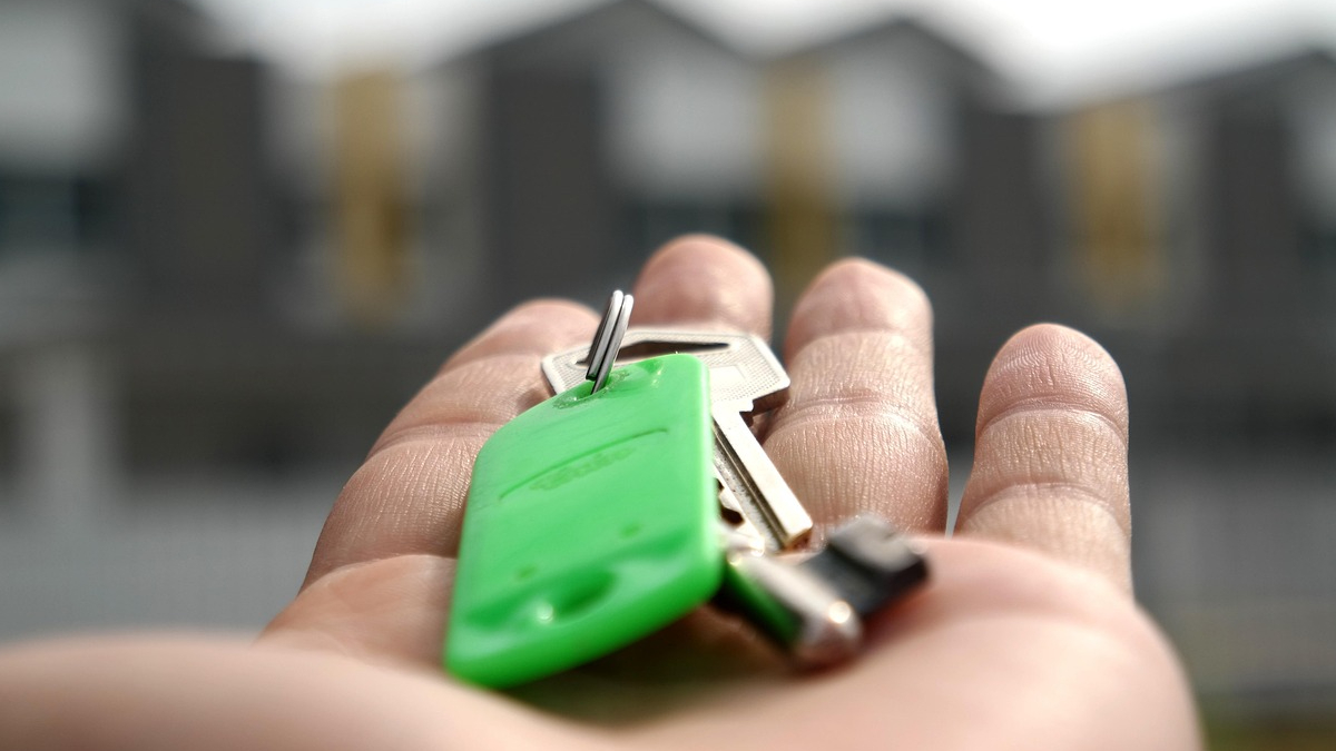 Experto recomienda invertir en propiedades ante crisis global